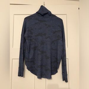 Evereve - Michael Stars Womens XS Thermal Tunic Long Sleeves Blue Camo